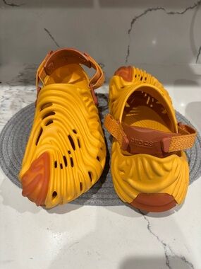 CROCS Selehe Bembury yellow orange size 11 men’s